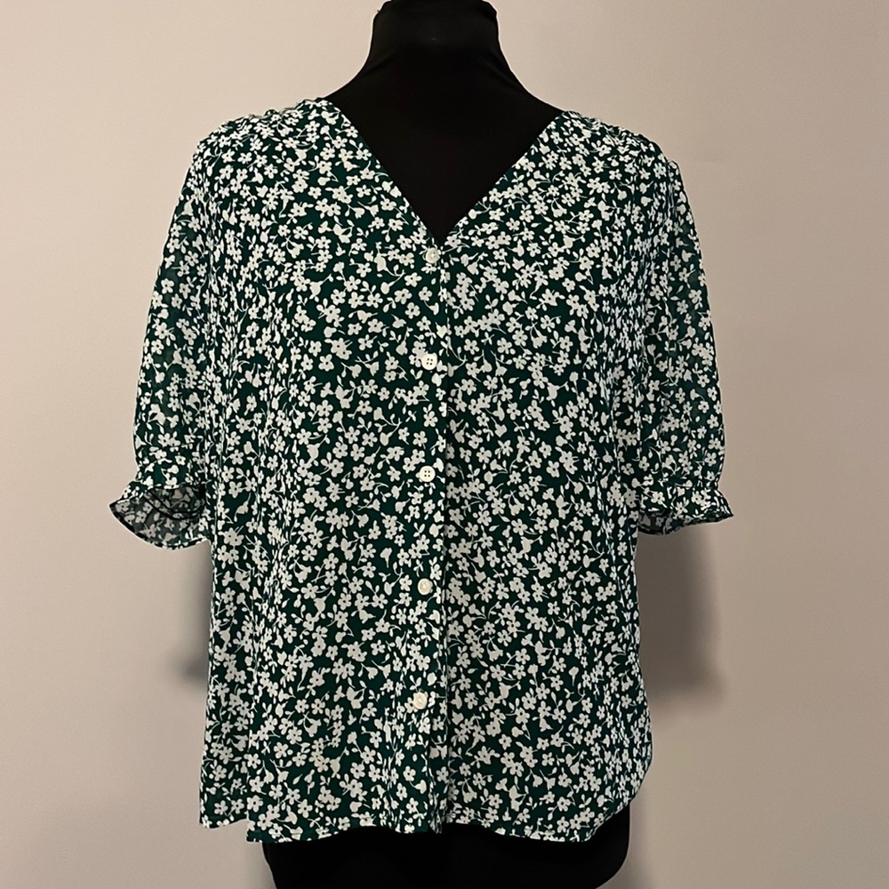 J crew green floral short sleeve blouse